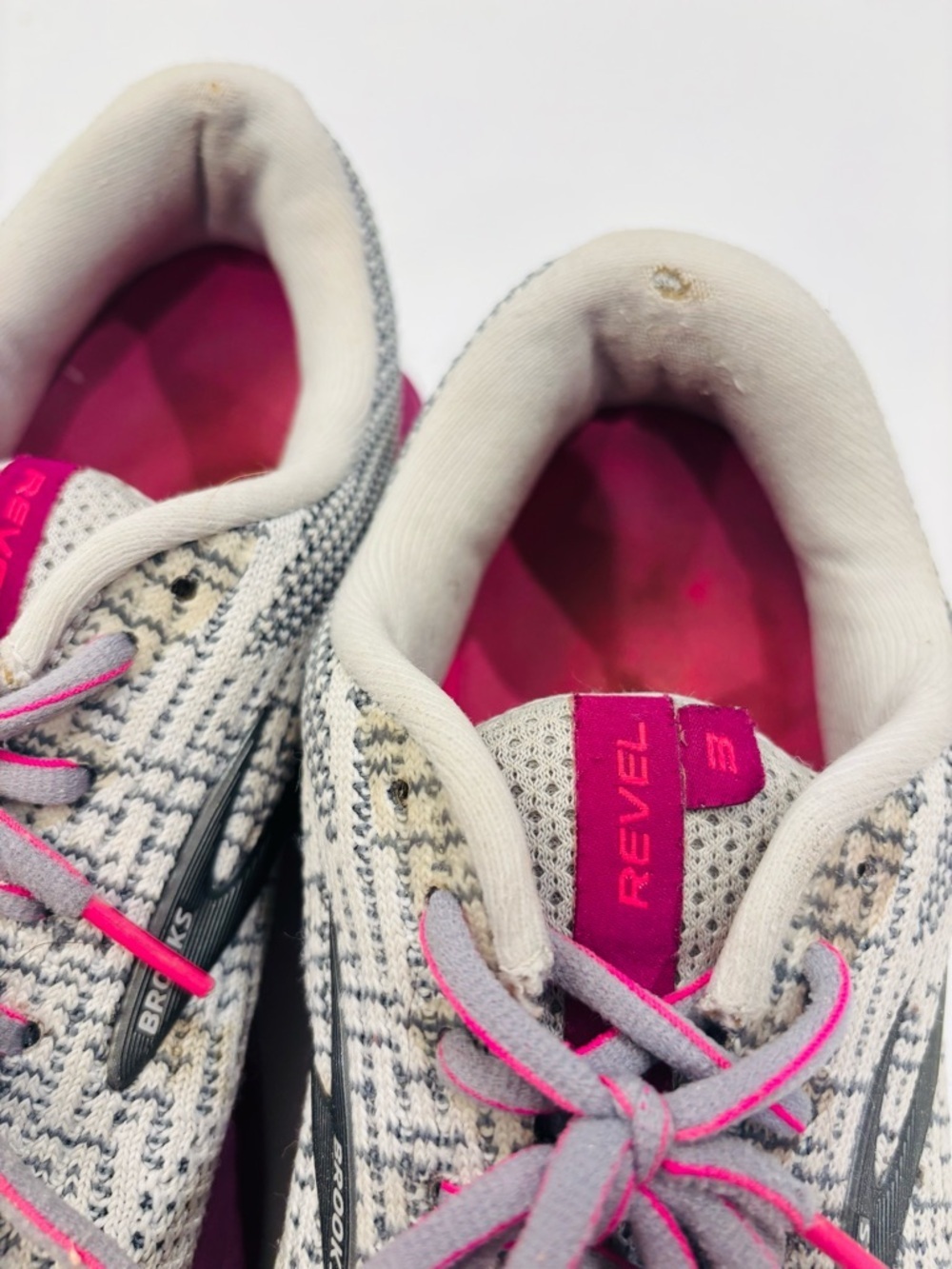 Brooks Women's Running Sneakers in Pink & Gray size 10 - Picture 9 of 9